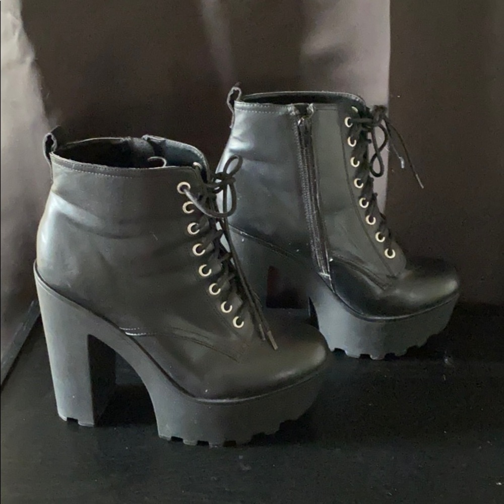 Heeled boots